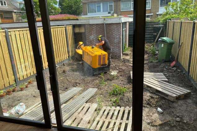 verwijderen van stronken in de achtertuin Amsterdam Diemen