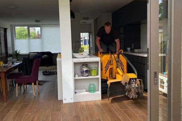 verwijderen van stronken in de achtertuin Amsterdam Diemen