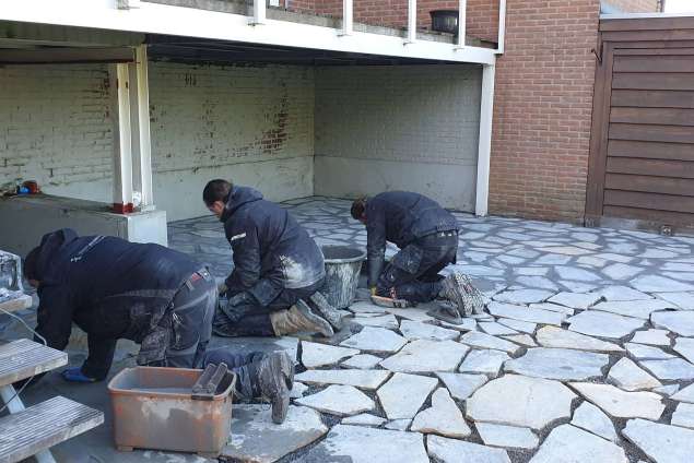 Flagstone vloer plaatsen in Geertruidenberg