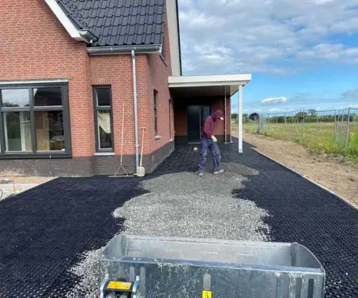 images/0000nieuws/2020/18-8-molenaar/1tuinaanleggen-voorbeelden-berkel-enschot-zwemvijver-keramische-tegels-oprit-met-split-matten-drainge-regenwater-510x424-20c