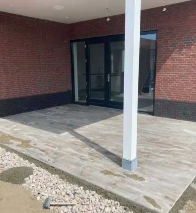 images/0000nieuws/2020/18-8-molenaar/tuinaanleggen-voorbeelden-berkel-enschot-zwemvijver-keramische-tegels-390x424-752