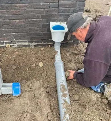 images/0000nieuws/2020/18-8-molenaar/tuinaanleggen-voorbeelden-berkel-enschot-zwemvijver-keramische-tegels-oprit-met-split-matten-drainge-regenwater-390x424-752