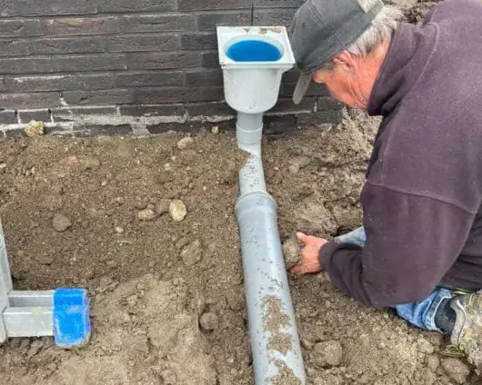 images/0000nieuws/2020/18-8-molenaar/tuinaanleggen-voorbeelden-berkel-enschot-zwemvijver-keramische-tegels-oprit-met-split-matten-drainge-regenwater-530x424-833
