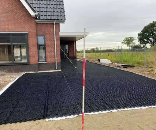 images/0000nieuws/2020/18-8-molenaar/tuinaanleggen-voorbeelden-berkel-enschot-zwemvijver-keramische-tegels-oprit-met-split-matten-drainge-regenwater12-510x424-20c