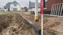 images/0000nieuws/2020/18-8-molenaar/tuinaanleggen-voorbeelden-berkel-enschot-zwemvijver-keramische-tegels-oprit-met-split-matten-vught-257x145-283