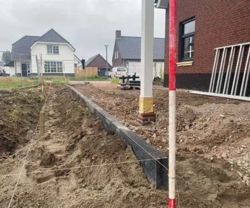images/0000nieuws/2020/18-8-molenaar/tuinaanleggen-voorbeelden-berkel-enschot-zwemvijver-keramische-tegels-oprit-met-split-matten-vught-510x424-20c