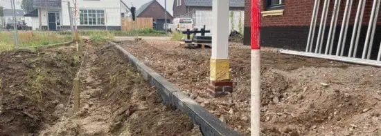 images/0000nieuws/2020/18-8-molenaar/tuinaanleggen-voorbeelden-berkel-enschot-zwemvijver-keramische-tegels-oprit-met-split-matten-vught-550x197-a7d
