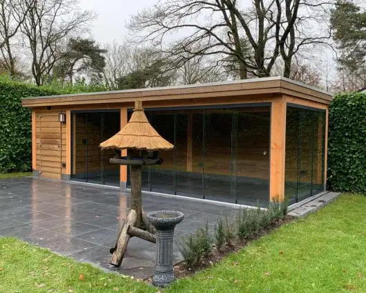 images/0000nieuws/2020/daniel-rijen/tuinoverkapping-douglas-met-loopdeuren-van-glas-530x424-1eb