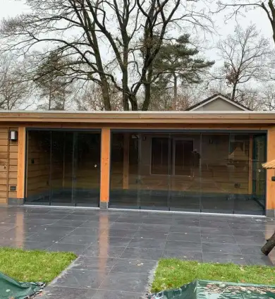 images/0000nieuws/2020/daniel-rijen/tuinoverkapping-douglas-met-loopdeuren-van-glas-kaatsheuvel-390x424-92e