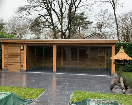 images/0000nieuws/2020/daniel-rijen/tuinoverkapping-douglas-met-loopdeuren-van-glas-kaatsheuvel-530x424-d64