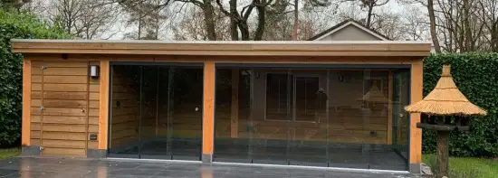 images/0000nieuws/2020/daniel-rijen/tuinoverkapping-douglas-met-loopdeuren-van-glas-kaatsheuvel-550x197-c52