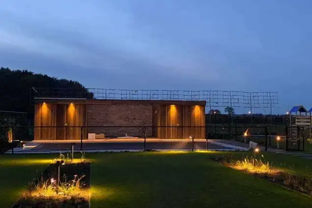 images/0000nieuws/2020/rode-esdoorn-met-sfeer-verlichting-1-635x424-c1b