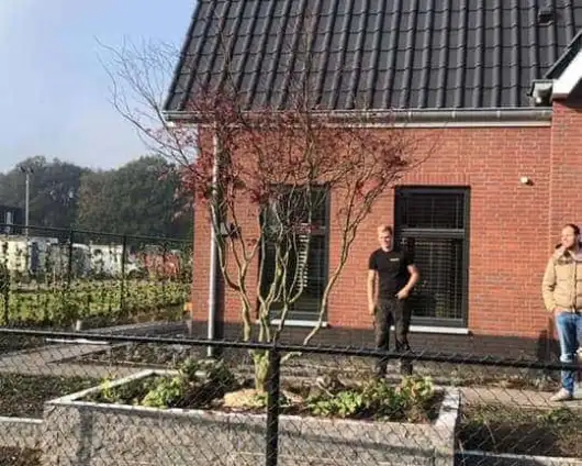images/0000nieuws/2020/rode-esdoorn-met-sfeer-verlichting-10-530x424-9d1