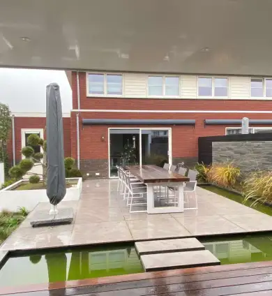images/0000nieuws/2020/tuinoverkapping-tilburg/luxe-tuin-overkapping-strak-en-modern-tuinaanleg-vakman-hovenier-eindhoven-390x424-b64