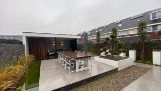 images/0000nieuws/2020/tuinoverkapping-tilburg/luxe-tuin-overkapping-strak-en-modern-tuinaanleg-vakman-hovenier-goirle-320x180-a03