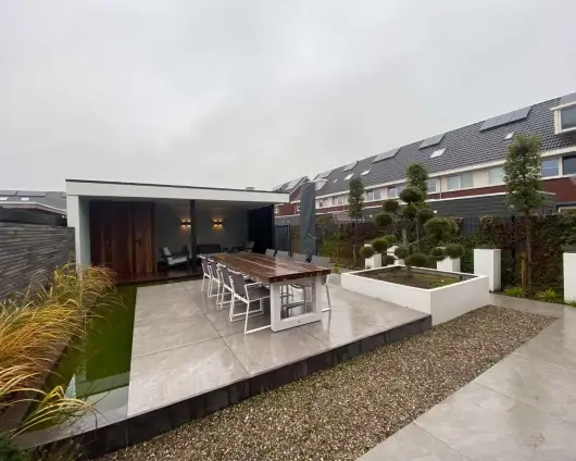 images/0000nieuws/2020/tuinoverkapping-tilburg/luxe-tuin-overkapping-strak-en-modern-tuinaanleg-vakman-hovenier-goirle-530x424-d09