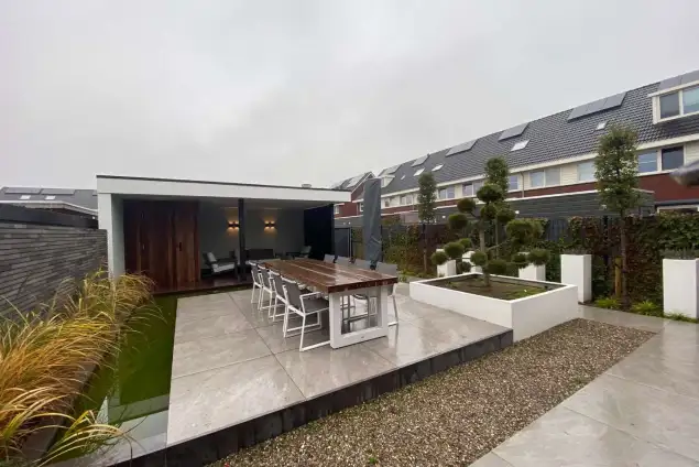 images/0000nieuws/2020/tuinoverkapping-tilburg/luxe-tuin-overkapping-strak-en-modern-tuinaanleg-vakman-hovenier-goirle-635x424-42f