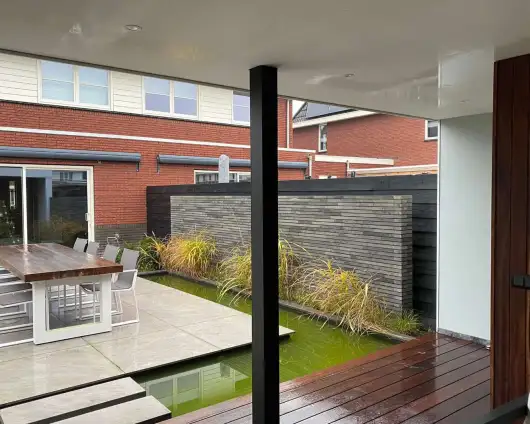 images/0000nieuws/2020/tuinoverkapping-tilburg/luxe-tuin-overkapping-strak-en-modern-tuinaanleg-vakman-hovenier-oisterwijk-530x424-340