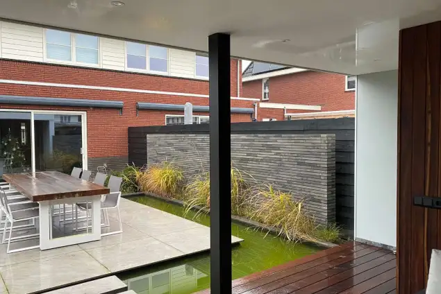 images/0000nieuws/2020/tuinoverkapping-tilburg/luxe-tuin-overkapping-strak-en-modern-tuinaanleg-vakman-hovenier-oisterwijk-635x424-7f1