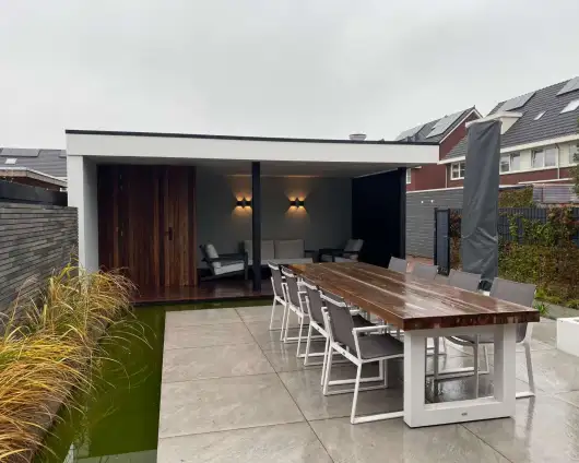 images/0000nieuws/2020/tuinoverkapping-tilburg/luxe-tuin-overkapping-strak-en-modern-tuinaanleg-vakman-hovenier-tilburg-530x424-fb9