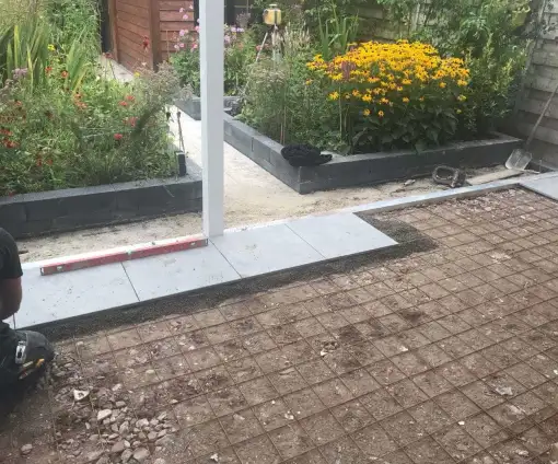 images/0000nieuws/2020/zeewolde-flagstone/keramische-tegels-leggen-510x424-996