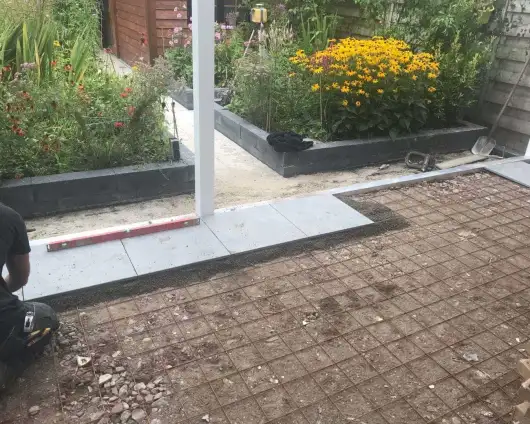 images/0000nieuws/2020/zeewolde-flagstone/keramische-tegels-leggen-530x424-7fd
