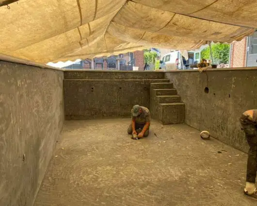 images/0000nieuws/2020/zwemvijver-riel-polysteren-8-10/polysteren-zwemvjver-tilburg-riel-coaten-met-top-antraciet-ral-7016-den-bosch-530x424-24a