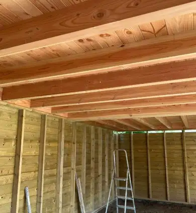 images/0000nieuws/2022/10-tuin-aanleggen-berkel-enschot/tuinoverkapping-plaatsen-douglas-hout-berkel-enschot-390x424-50c
