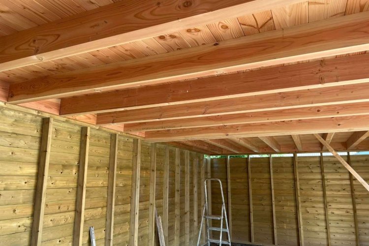 images/0000nieuws/2022/10-tuin-aanleggen-berkel-enschot/tuinoverkapping-plaatsen-douglas-hout-berkel-enschot-750x500-897