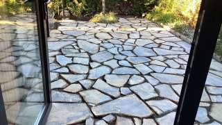 blauw grijze flagstone leggen in de tuin welk zetbedrijf heeft hier ervaring mee. hoveniers flagstone vakwerk invoegen flagstone