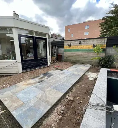 images/0000nieuws/2022/11-zwemvijver-aanleggen-berkel-enschot/zwemvijver-aanleggen-tilburg-berkel-enschot-advies-over-zwemvijver-keramische-tegels-390x424-010