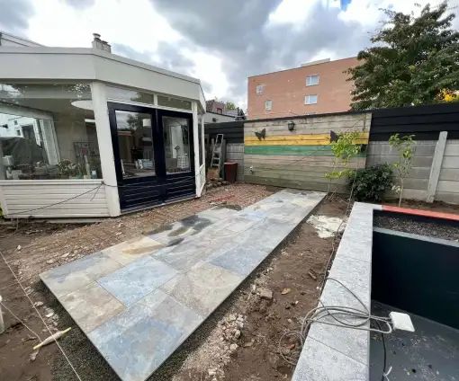 images/0000nieuws/2022/11-zwemvijver-aanleggen-berkel-enschot/zwemvijver-aanleggen-tilburg-berkel-enschot-advies-over-zwemvijver-keramische-tegels-510x424-d8e