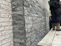 steenstrips muur maken luxe tuin aanleg tilburg met keramische tegels 