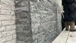 images/0000nieuws/2022/16-3-steenstrips/steenstrips-muur-maken-luxe-tuin-aanleg-tilburg-met-keramische-tegels-257x145-72c