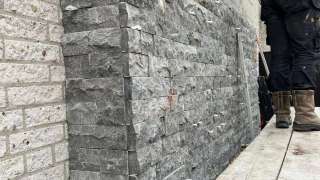 steenstrips muur maken luxe tuin aanleg tilburg met keramische tegels 
