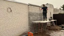 images/0000nieuws/2022/16-3-steenstrips/steenstrips-muur-maken-luxe-tuin-aanleg-tilburg-met-keramische-tegels-breda-257x145-79d