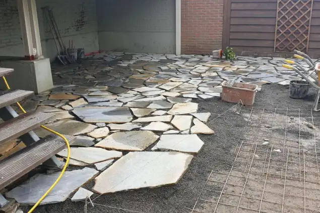 images/0000nieuws/2022/17-2-flagtone-s-gravendeel/23-2-flagstone-leggen-s-gravendeel-breda-635x424-0d8