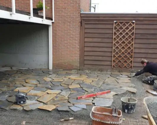 images/0000nieuws/2022/17-2-flagtone-s-gravendeel/23-2-flagstone-leggen-s-gravendeel-breda-oisterwijk-530x424-67b