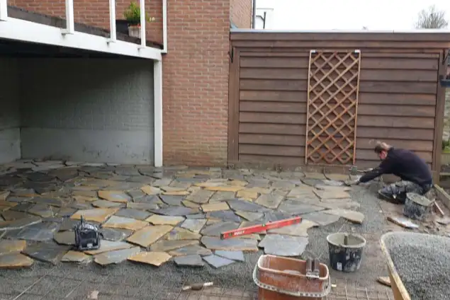 images/0000nieuws/2022/17-2-flagtone-s-gravendeel/23-2-flagstone-leggen-s-gravendeel-breda-oisterwijk-635x424-b73
