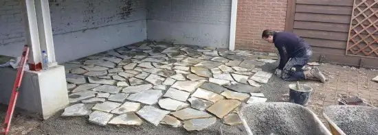 images/0000nieuws/2022/17-2-flagtone-s-gravendeel/flagstone-leggen-s-gravendeel-550x197-0ae