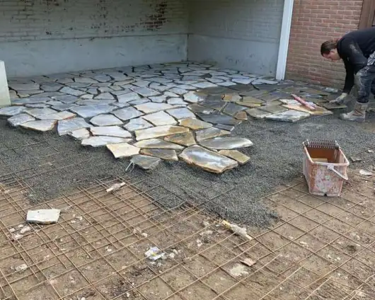 images/0000nieuws/2022/17-2-flagtone-s-gravendeel/flagstone-leggen-s-gravendeel-rotterdam-530x424-c59