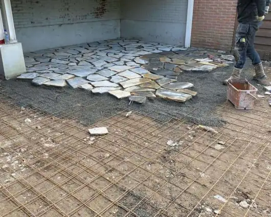 images/0000nieuws/2022/17-2-flagtone-s-gravendeel/flagstone-leggen-s-gravendeel-rotterdam-dordrecht-530x424-a4e