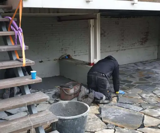 images/0000nieuws/2022/17-2-flagtone-s-gravendeel/voegen-flagstone-s-gravendeel-met-voegzand-en-cement-rotterdam-510x424-c37