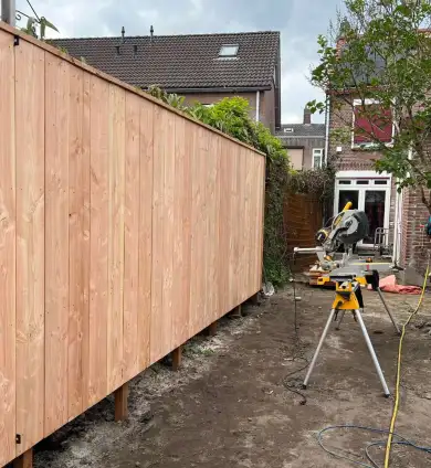 images/0000nieuws/2022/2-oude-langstraat/tuinschutting-zetten-met-zwemvijer-gemeente-tilburg-390x424-269