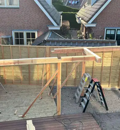 images/0000nieuws/2022/20-4-bennebroek/maatwerk-tuinhuis-plaatsen-breda-douglas-hout-390x424-bab