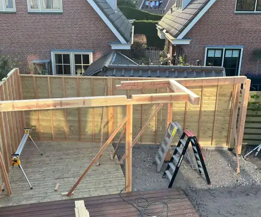 images/0000nieuws/2022/20-4-bennebroek/maatwerk-tuinhuis-plaatsen-breda-douglas-hout-goirle-510x424-c2a
