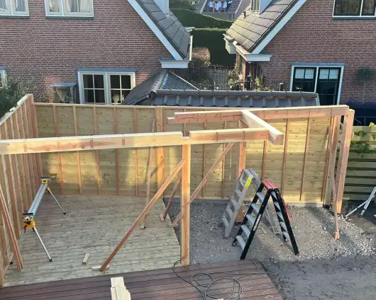 images/0000nieuws/2022/20-4-bennebroek/maatwerk-tuinhuis-plaatsen-breda-douglas-hout-goirle-530x424-e85
