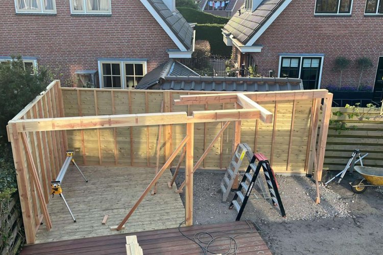 images/0000nieuws/2022/20-4-bennebroek/maatwerk-tuinhuis-plaatsen-breda-douglas-hout-goirle-750x500-7ea