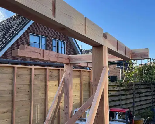 images/0000nieuws/2022/20-4-bennebroek/maatwerk-tuinhuis-plaatsen-breda-douglas-hout-oiserwijk-530x424-4a3