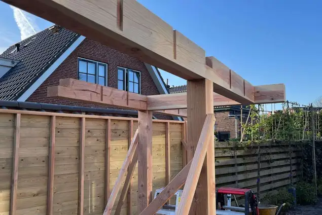 images/0000nieuws/2022/20-4-bennebroek/maatwerk-tuinhuis-plaatsen-breda-douglas-hout-oiserwijk-635x424-507